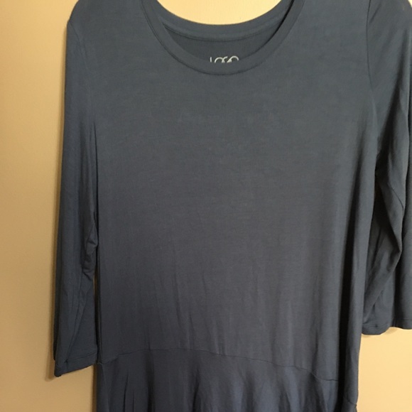 LOGO SM 3/4 sleeve med blue top asymmetric hem